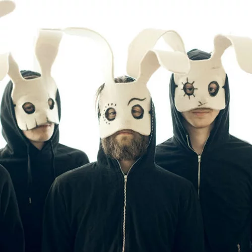 Sleep Party People: Η pop πίσω απ’ τις μάσκες