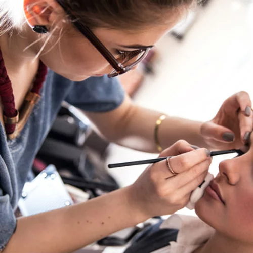 Color Chart: Ποιο αχτύπητο δίδυμο σκιάς-μάσκαρα πάει καλύτερα με τα μάτια σας; 