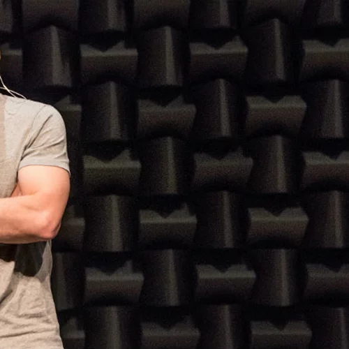 Σάιμον Μακ Μπέρνι: «Προτιμώ να είμαι με τους Έλληνες παρά με τους Βρετανούς»