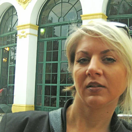 Στέλλα Κάλτσου:  Η Ελληνίδα που φωτίζει την Όπερα του Χονγκ Κονγκ