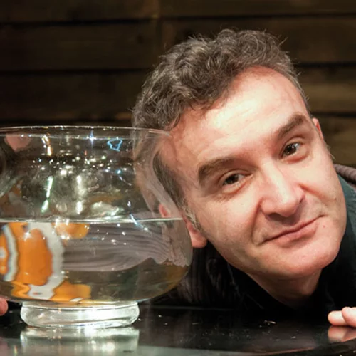 6 άνδρες μονολογούν