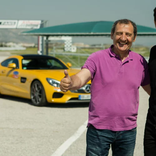 Ο Σάκης Ρουβάς δαμάζει 510 άλογα