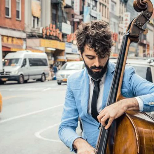 Πέτρος Κλαμπάνης: Τζαζική ιδιαιτερότητα