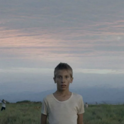 Δείτε πρώτοι τρέιλερ και φωτογραφίες του «Limbo» της Κωνσταντίνας Κοτζαμάνη που προβάλλεται στις Κάνες!