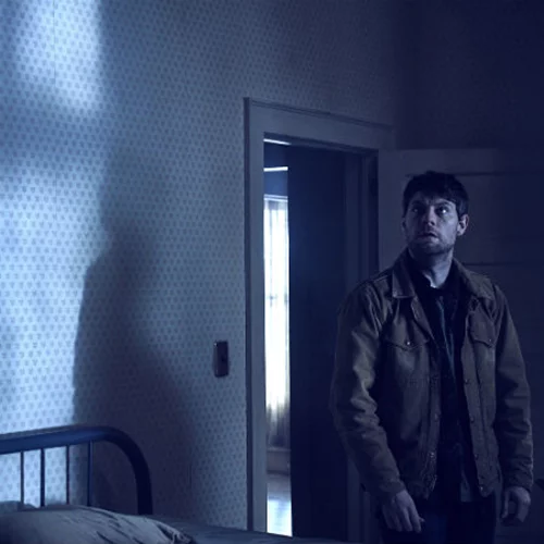 (Ιστορική) πρεμιέρα του «Outcast» στο Facebook Live