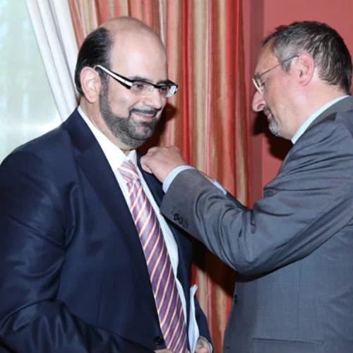 Το παράσημο του Ιππότη του Τάγματος Γραμμάτων και Τεχνών στον Καλλιτεχνικό Διευθυντή της ΕΛΣ κ. Μύρωνα Μιχαηλίδη.