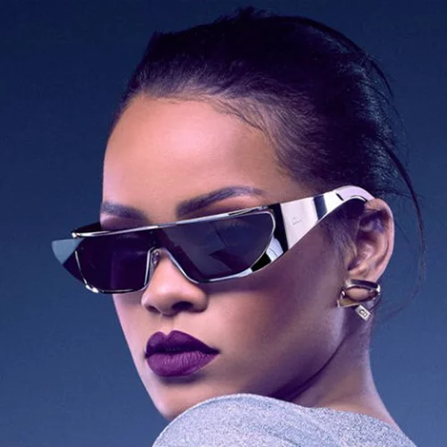 Rihana: Σχεδίασε για τον οίκο Dior τα πιο cool γυαλιά της σεζόν 