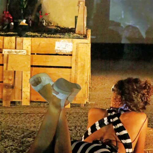 Έλλη Παπακωνσταντίνου: «Θέλω να ολισθήσει το κοινό στο ασυνείδητο των Αθηναίων»