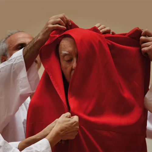 Ο Ρομέο Καστελούτσι στο λάρυγγα του Ιουλίου Καίσαρα