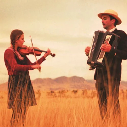 A Hawk and a Hacksaw: Διεθνής folk