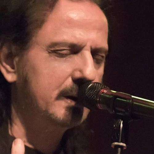 Πάνος Κατσιμίχας και Κίτρινα Ποδήλατα στο Βεάκειο