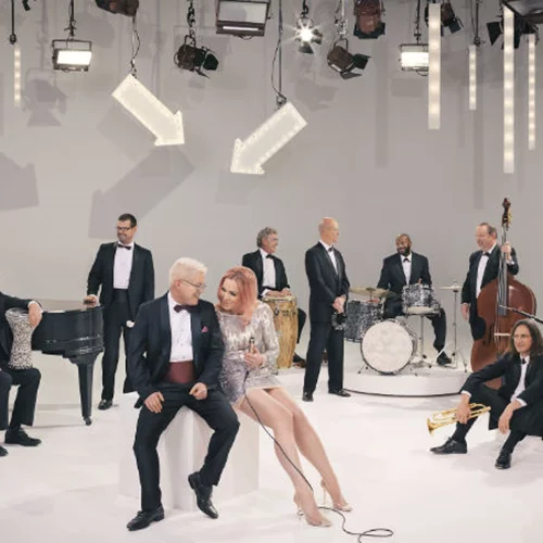 Pink Martini: Lounge break