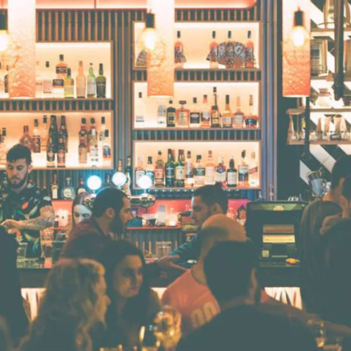 Δροσερές μουσικές και κοκτέιλ τον Ιούλιο στο «Pop Up Cocktail Bar»