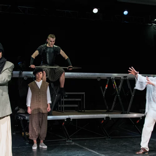 Θοδωρής Αμπαζής: «Ο Χορός των γερόντων είναι  οι σημερινοί σαραντάρηδες» 