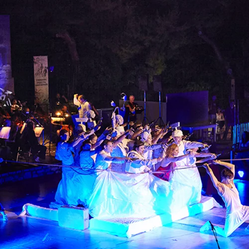 Δροσερή «Ωραία Ελένη» από Μουσικά Σύνολα Δήμου Αθηναίων: η λυρική έκπληξη του καλοκαιριού