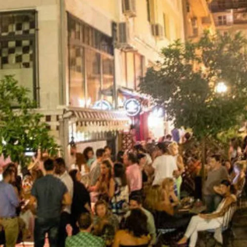 Στο Ipitou bar με το μαγιό μας!  