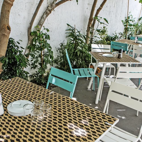 «Αιόλου 68»: Πόλης και νησιού γωνία