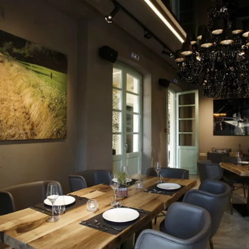 «Επτά 7»: Modern classic στο Θησείο