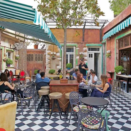 Τα Κάτω Πετράλωνα στα πάνω τους!