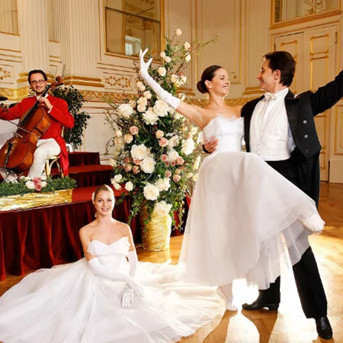 Βιενέζικα βαλς κάτω από την Ακρόπολη