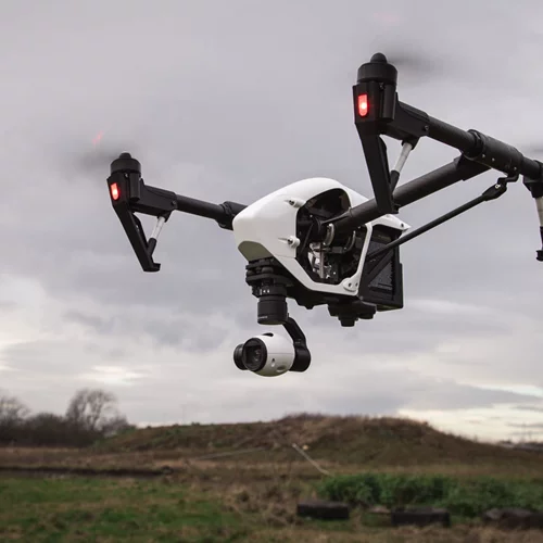 Drones στην Ελλάδα: αυστηροί περιορισμοί, μεγάλα πρόστιμα