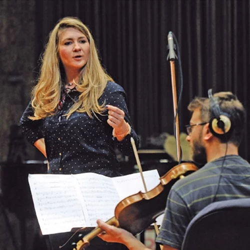 Βασιλική Καρακώστα: «Όταν πρωτάκουσα δημοτικά, ήταν σαν να μου έκαναν βελονισμό!»