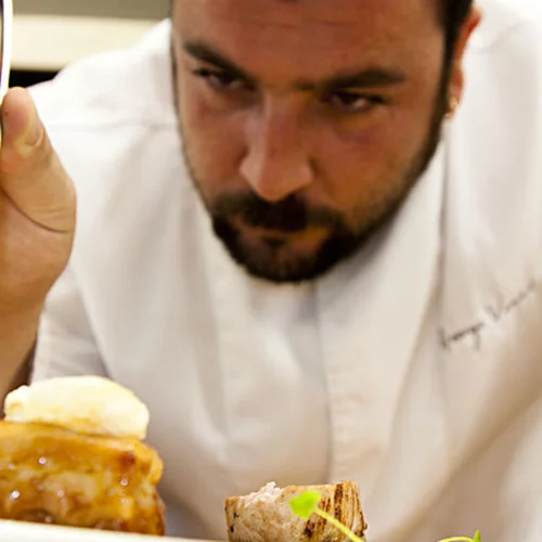 Παπαγάλε, πες «Οmu»