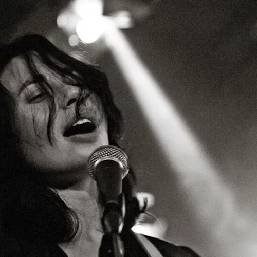 Michelle Gurevich: Σύγχρονη μελοδραματική pop στο "Fuzz”