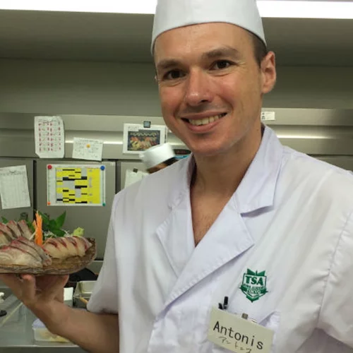 Ο Αντώνης Δρακουλαράκος του «Sushimou»  μέσα στους 100 καλύτερους σεφ του κόσμου 