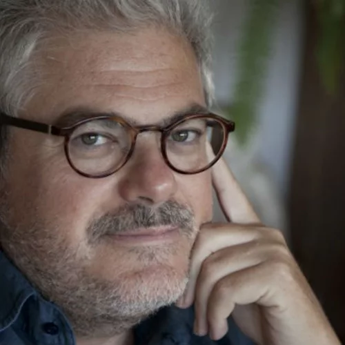 Ρομπέρτο Αντό: «Η τέχνη αφαιρεί το πρεστίζ από την εξουσία»