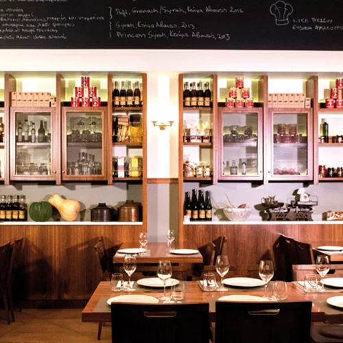 «1920 Βασίλαινας»: νόστιμα νέα (και) στον Πειραιά