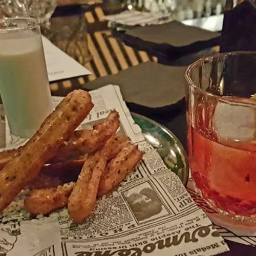 Πιατάκια με πλατύγυρο καπέλο