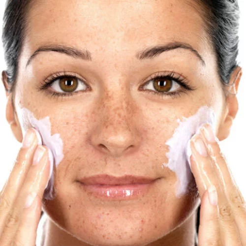 Scrub time: 6 πράγματα που ίσως να μην γνωρίζατε για την απολέπιση και 7 προϊόντα κατάλληλα για την «περίσταση»