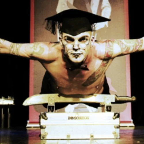 Τεστ αντοχής στον πόνο, bondage και εναέρια ακροβατικά στο Venus in Furs