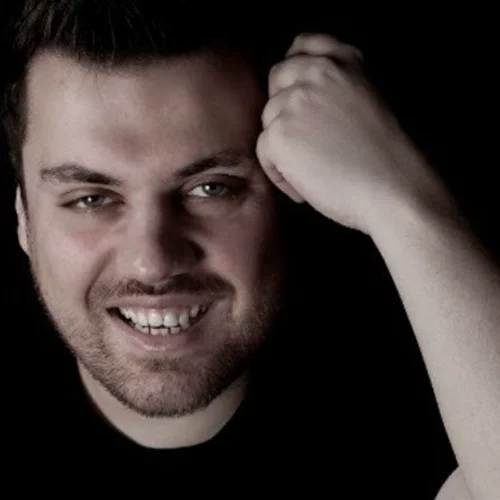 Ο Θέμης Καραμουρατίδης DJ για μια βραδιά