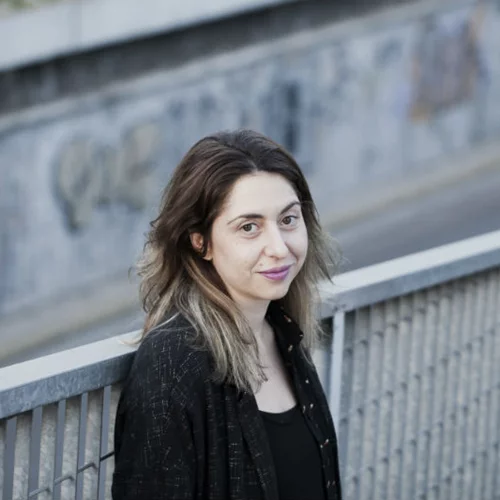 Η Σοφία Εξάρχου πιστεύει ότι οι πιτσιρικάδες προσπαθούν να τινάξουν από πάνω τους τη νοσταλγία για το παρελθόν