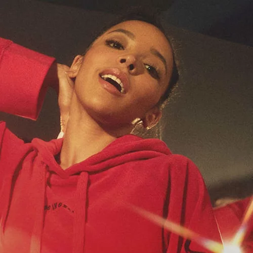 H JUICY COUTURE συνεργάζεται με τον όμιλο  URBAN OUTFITTERS