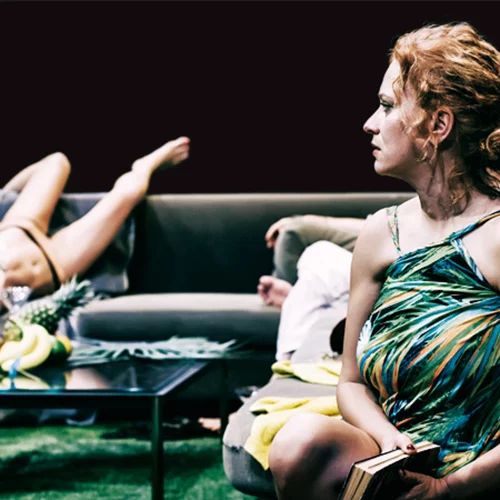 Ο «Θερισμός» είναι ένα έργο για πέντε ηθοποιούς και... τα κινητά τους 