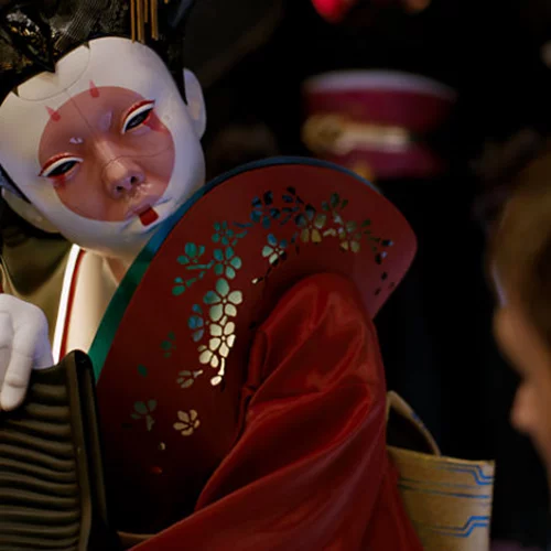 Δείτε τη ρομποτική Σκάρλετ Γιόχανσον να… θερίζει στα πρώτα πέντε λεπτά του «Φαντάσματος στο Κέλυφος»