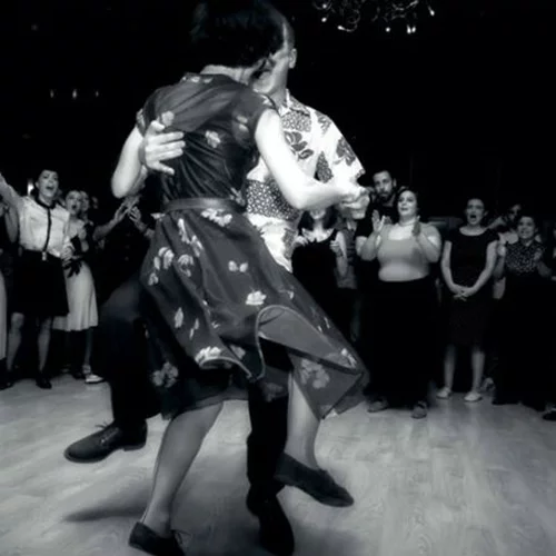 Με indie νότες και ρυθμούς rock’n’roll ξεκινάει ο Απρίλιος