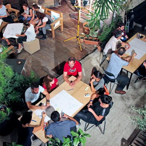 Ξεχάστε τα γραφεία! Ήρθε η ώρα των αθηναϊκών hubs