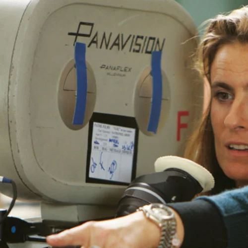 Η Λίζα Αζουέλος ζωντανεύει το μύθο της «Dalida»