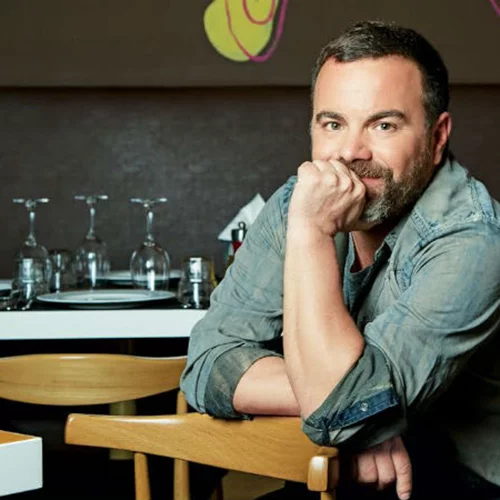 Τι είναι ροζ, πετάει και φτιάχνει dim sum;