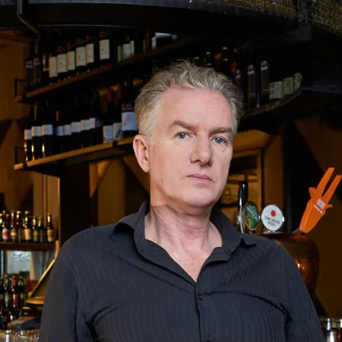 Ο Mick Harvey τραγουδά Gainsbourg με τα... bongos του στο Gagarin 205