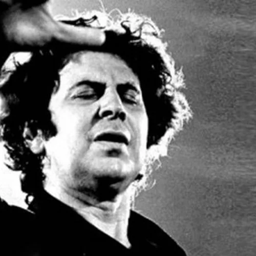 Χίλιες φωνές τραγουδούν Μίκη!