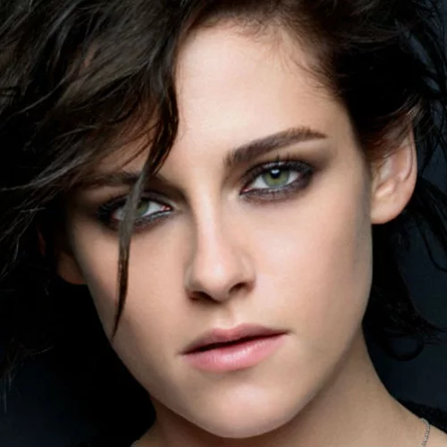 Kristen Stewart goes… Chanel again 