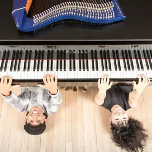 Πιάνο και άρπα πέρα από όρια