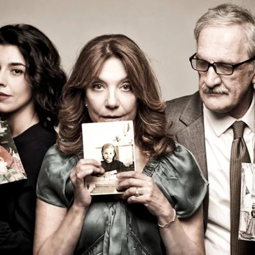 Όλια Λαζαρίδου: «Βρισκόμαστε σε ένα καύκαλό που έχει αποκοπεί από κάπου και πλέει μόνο του πάνω στο κύμα» 