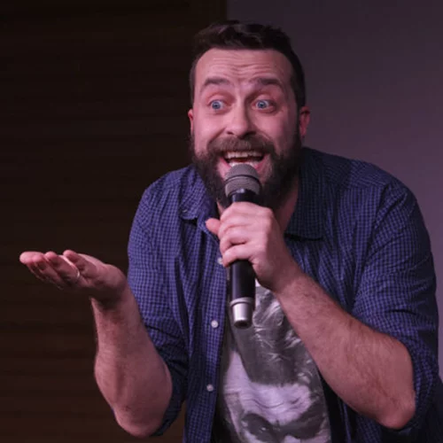 Ο Ζήσης Ρούμπος μιλά για το stand up με… «Πόζα μηδέν» 