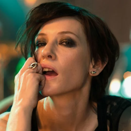 Τι κάνει η Κέιτ Μπλάνσετ στην Πειραιώς;